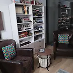 Alquilo Pequeno Y Comodo Cuarto En Agradable Departamento